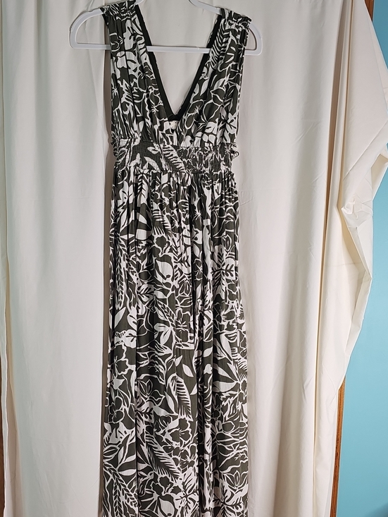 Just Found Dresses & Skirts - Green & White Floral V-Neck Maxi Dress